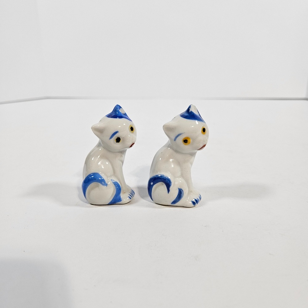 Vintage Blue White‎ Ceramic Cat Salt and Pepper Shakers Set Made in Japan Corks